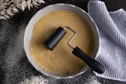 Sallys Backform- und Pizzateigroller-Set