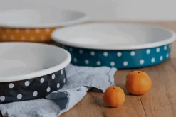 Sallys Emaille Ofenform - Ø28 cm gepunktet