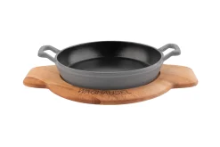 Sallys Gusseisen - Servierpfanne rund Ø 20 cm - mit Echtholzuntersetzer